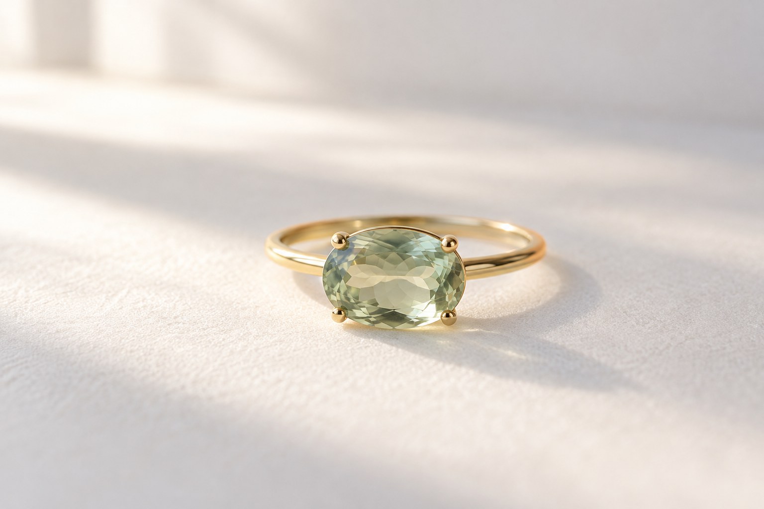 淡いグリーンのLichen Ring